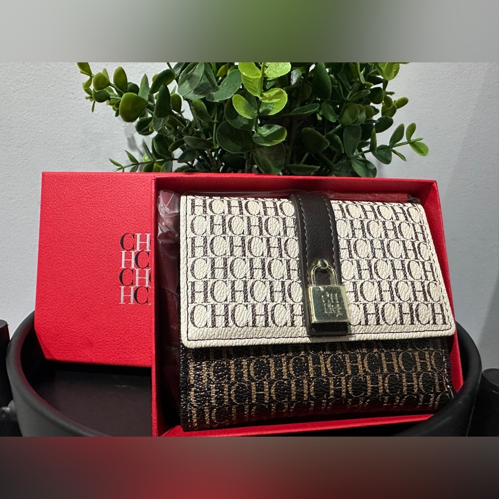 Carolina Herrera Black and Cream Wallet